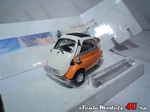 Масштабная модель автомобиля BMW Isetta 250 (открывающаяся) фирмы Hongwell/Cararama.