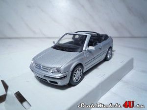 Масштабная модель автомобиля Volkswagen Golf IV Cabrio фирмы Schuco.