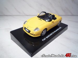 Масштабная модель автомобиля Fiat Barchetta Palinuro 2003 фирмы DeAgostini.