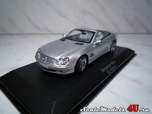 Масштабная модель автомобиля Mercedes-Benz SL-Klasse convertible фирмы Norev.