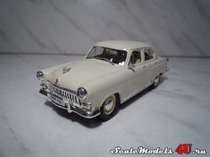 Масштабная модель автомобиля ГАЗ-21И "Волга" (1958) кремовая фирмы Наш Автопром.