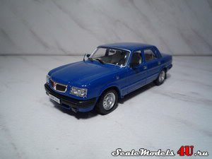 Масштабная модель автомобиля ГАЗ-3110 "Волга" (1997) синяя фирмы Наш Автопром.