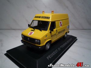 Масштабная модель автомобиля Peugeot J5 "Touring Secours" фирмы Altaya (Ixo).