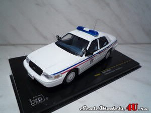 Масштабная модель автомобиля Ford Crown Victoria Police Municipal Montpellier фирмы Ixo.