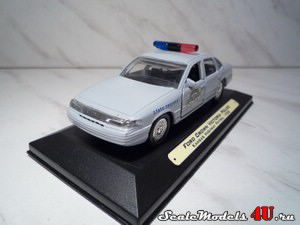 Масштабная модель автомобиля Ford Crown Victoria Police (Kansas Highway Patrol 1998) фирмы Road Champs.