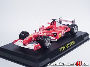 Масштабная модель автомобиля Ferrari F2002 фирмы Fabbri (Ixo).