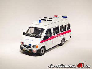 Масштабная модель автомобиля Ford Transit Van Hong Kong Police фирмы Corgi.