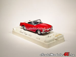 Масштабная модель автомобиля Facel Vega Cabriolet (1962) фирмы Solido.