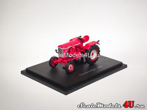 Масштабная модель трактора Champion Elan (France 1956) фирмы Universal Hobbies.