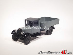 Масштабная модель автомобиля ЗИС (АМО)-2 серый (1930) фирмы Наш Автопром.