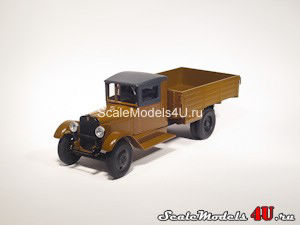 Масштабная модель автомобиля ЗИС (АМО)-2 коричневый (1930) фирмы Наш Автопром.