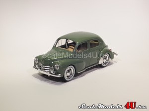 Масштабная модель автомобиля Renault 4 CV фирмы Solido 1:43.