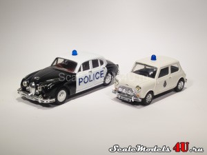 Масштабная модель автомобиля Jaguar Mk II and Mini Cooper Durham Police (1960) фирмы Corgi.