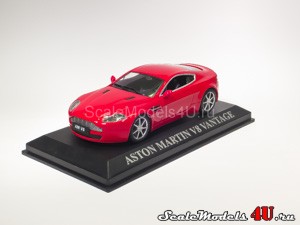 Масштабная модель автомобиля Aston Martin V8 Vantage Red (2005) фирмы Altaya (Ixo).