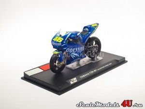 Scale model of Yamaha YZR-M1 Valentino Rossi (2004) produced by Altaya, Atlas, Deagostini.