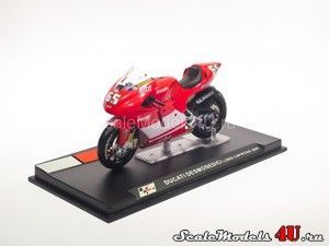 Scale model of Ducati Desmosedici Loris Capirossi (2004) produced by Altaya, Atlas, Deagostini.