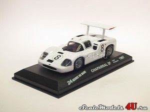 Scale model of Chaparral 2F 24 Heures du Mans #8 (Hill-Spence 1967) produced by Altaya (Ixo).
