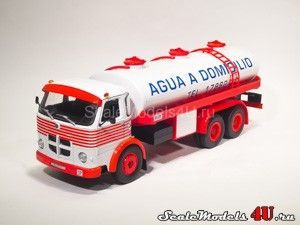 Масштабная модель автомобиля Pegaso Comet "Agua a Domicilio" (1967) фирмы Altaya (Ixo).