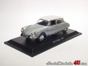 Scale model of Citroen DS 21 Pallas (1967) produced by Norev.