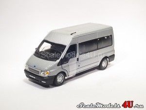 Масштабная модель автомобиля Ford Transit Minibus Mk IV (2000) фирмы Hongwell/Cararama 1:43.