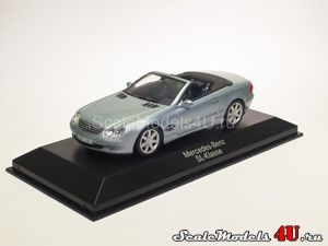 Масштабная модель автомобиля Mercedes-Benz SL Class Convertible W230 Tellurium Silver (2001) фирмы Minichamps.