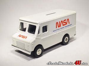 Масштабная модель автомобиля Grumman Olson Kurbmaster "NASA" (1985) фирмы ERTL.