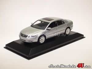 Scale model of Volkswagen Phaeton Silver (2002) produced by Minichamps.