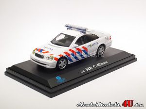 Масштабная модель автомобиля Mercedes-Benz C-Class Dutch Police (2001) фирмы Hongwell/Cararama.