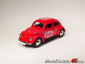 Масштабная модель автомобиля Volkswagen Beetle KitKat фирмы Corgi.