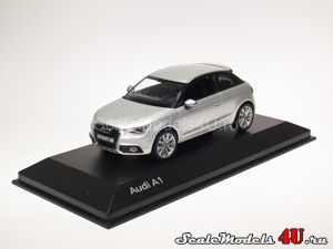 Масштабная модель автомобиля Audi A1 Ice Silver (2010) фирмы Kyosho.