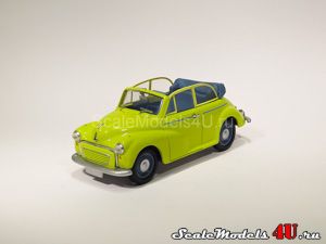 Масштабная модель автомобиля Morris Minor Convertible Lime (1956) фирмы Corgi.
