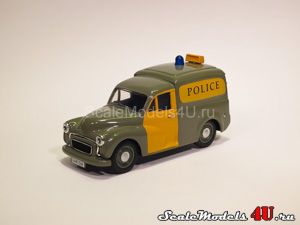 Масштабная модель автомобиля Morris Minor 1000 Van Wiltshire Police (1960) фирмы Corgi.