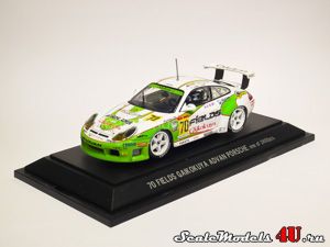 Scale model of Porsche #70 Fields Gaikokuya Advan JGTC (2004) produced by Ebbro.