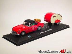 Scale model of MGB Convertible Soft Top Red Trailer with figures produced by Hongwell/Cararama.