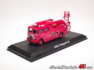 Scale model of AEC Regent III London Fire Brigade (1950) produced by Oxford Diecast.