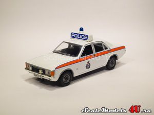 Масштабная модель автомобиля Ford Consul - West Yorkshire Police (1972) фирмы Vanguards.