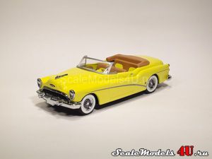 Масштабная модель автомобиля Buick Skylark Yellow (1953) фирмы Matchbox.