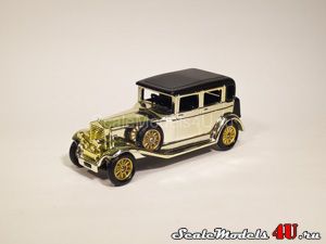Масштабная модель автомобиля Rolls-Royce D Back Chrome (1929) фирмы Lledo.