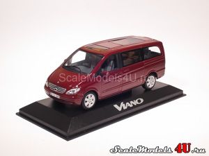 Масштабная модель автомобиля Mercedes-Benz Viano W638 Velvet Red (2003) фирмы Minichamps.