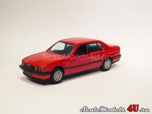 Scale model of BMW 735i E32 Red (1986) produced by Gama.