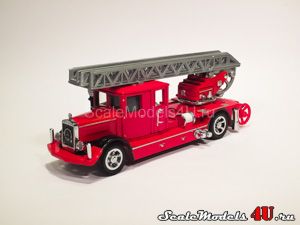 Масштабная модель автомобиля Mercedes-Benz L5 Ladder Truck (1932) фирмы Matchbox.